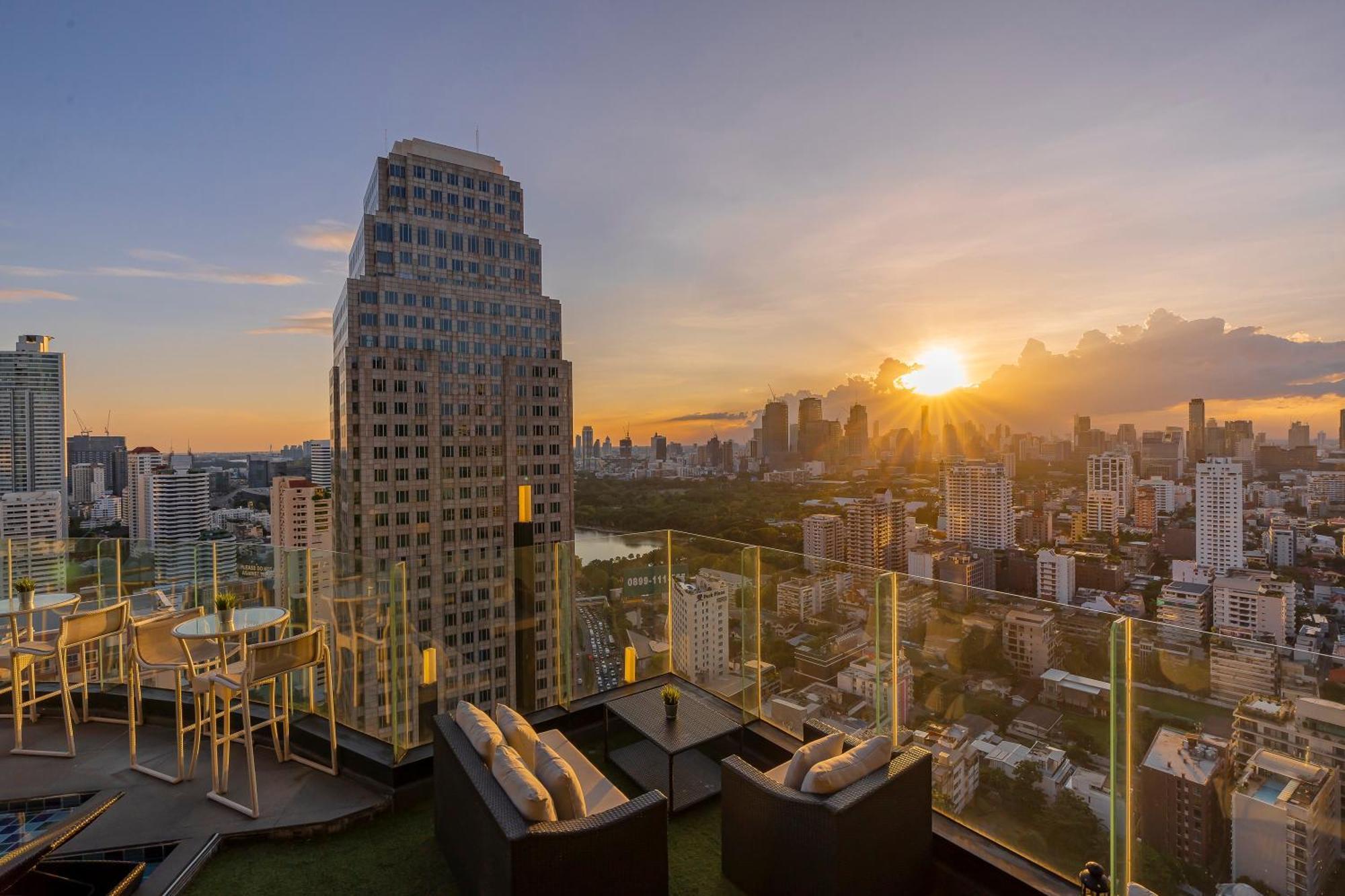 The Continent Hotel Sukhumvit - Asok Bts Bangkok By Compass Hospitality Exterior foto